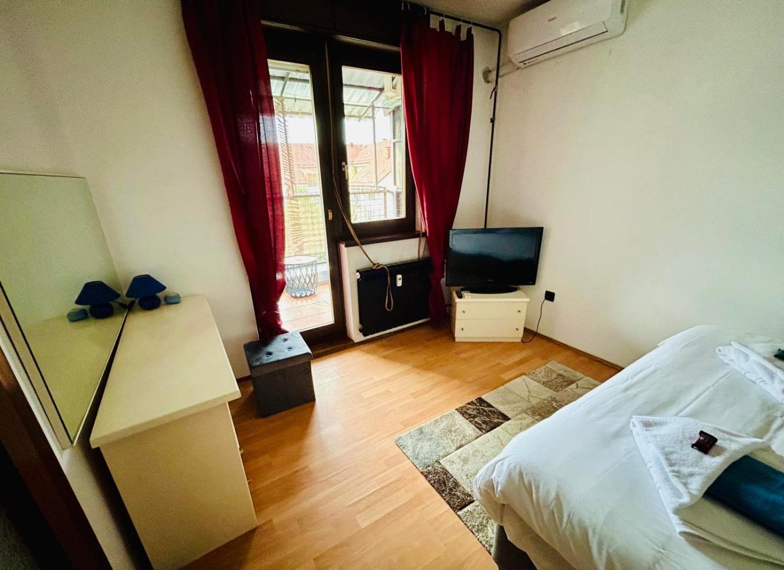 Fly By - Zagreb Airport - 0-24h Self Check In&out - Parking On Site Apartment