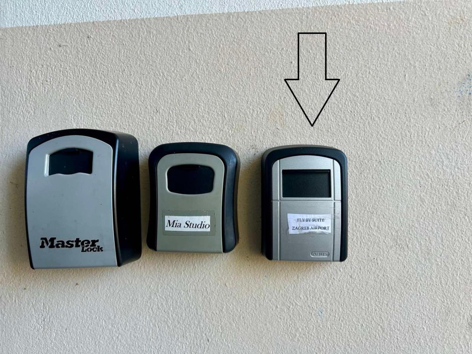 Apartment Fly By - Zagreb Airport - 0-24h Self Check In&out - Parking On Site